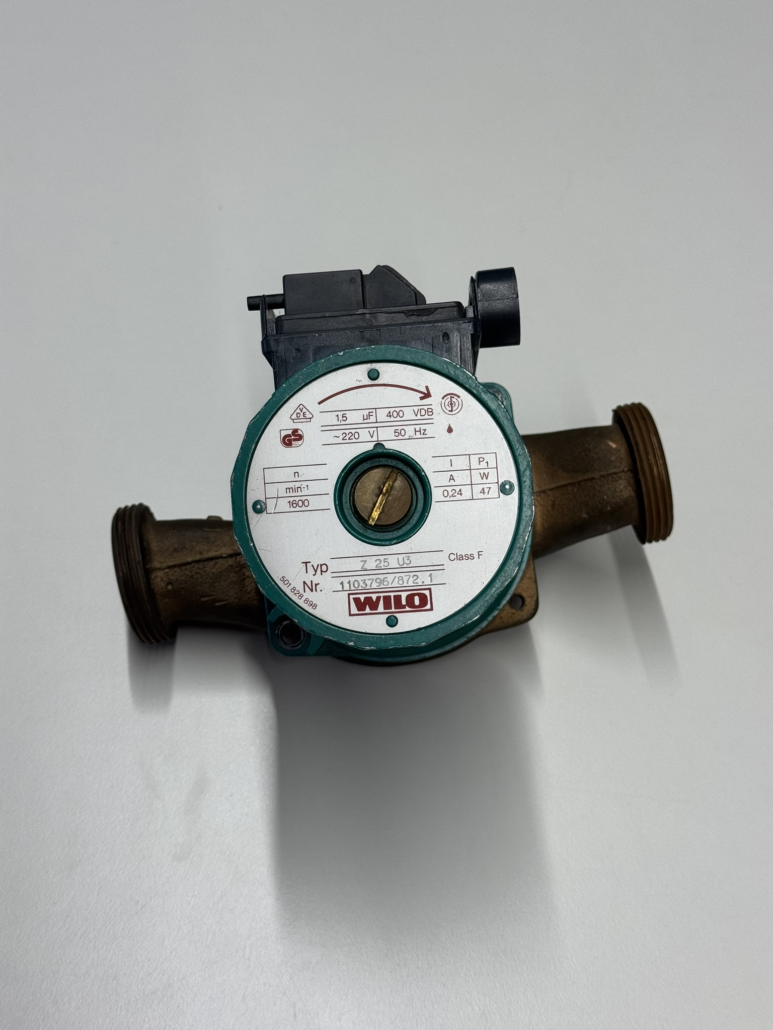 Geöffnete Umwälzpumpe als Anschauungsbeispiel für Thermodynamik